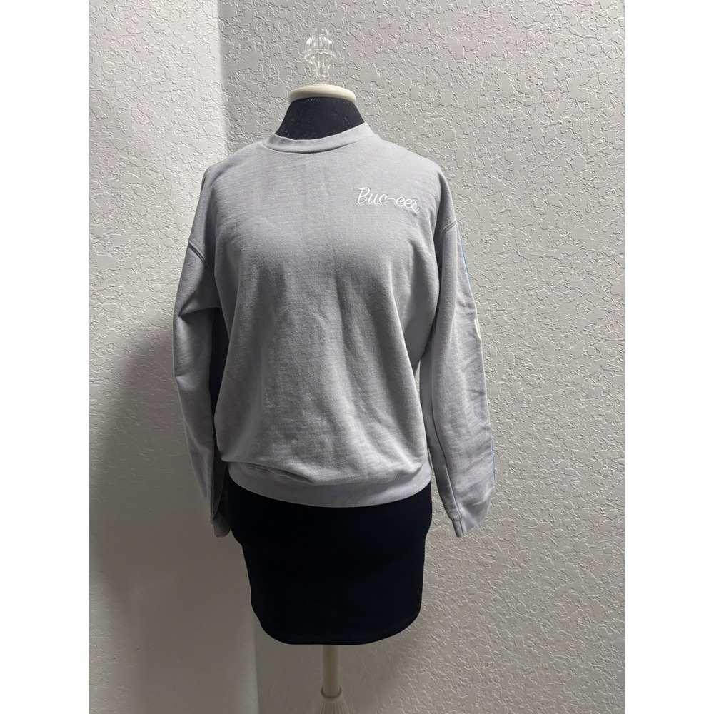 Buc-ee's Gray Crewneck Sweatshirt Womens Medium Sleeve Stripes Beaver Patch‎